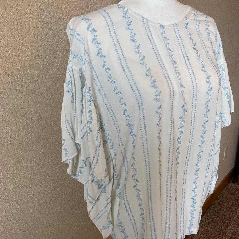 Karen Kane White and Blue Flutter Sleeve Blouse